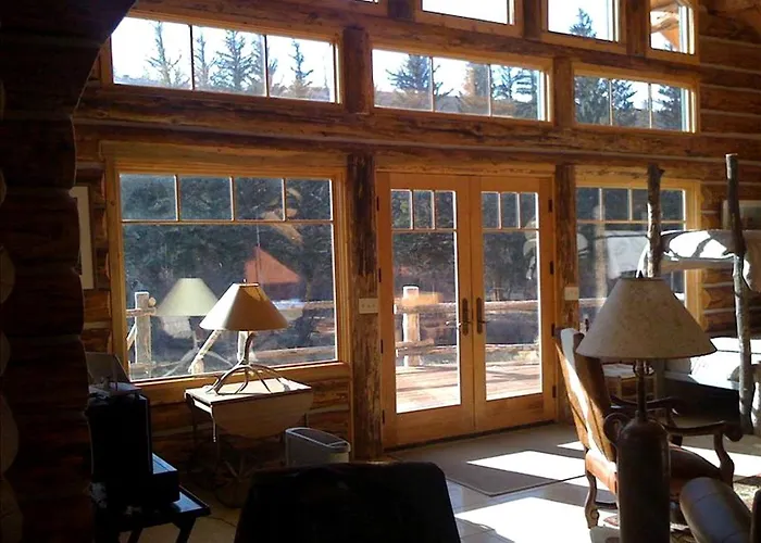 Rustic Riverside With Hot Tub In Dubois, Wyoming Holiday home Dubois