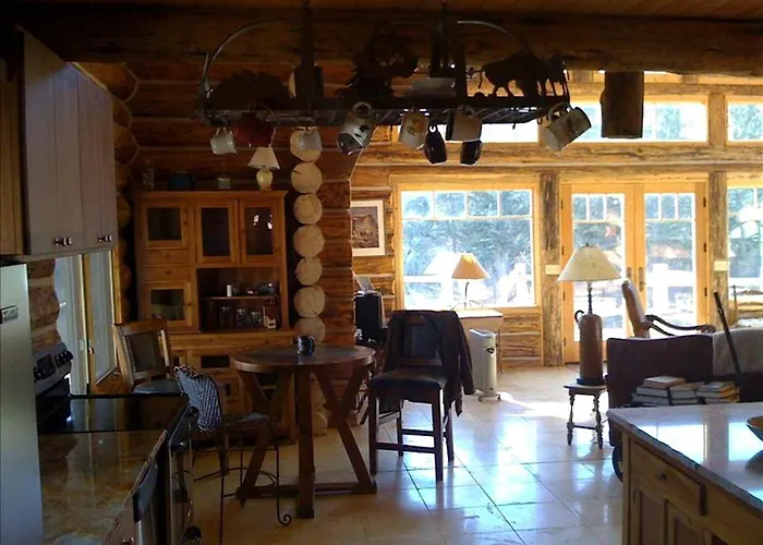 Rustic Riverside With Hot Tub In Dubois, Wyoming