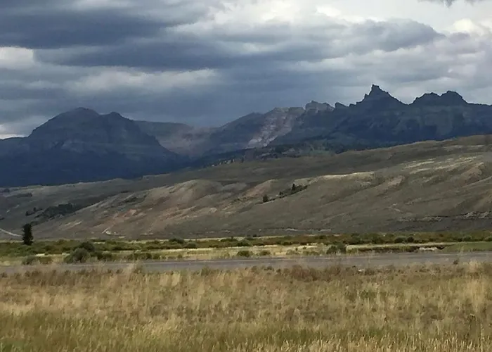 Holiday home Rustic Riverside With Hot Tub In Dubois, Wyoming